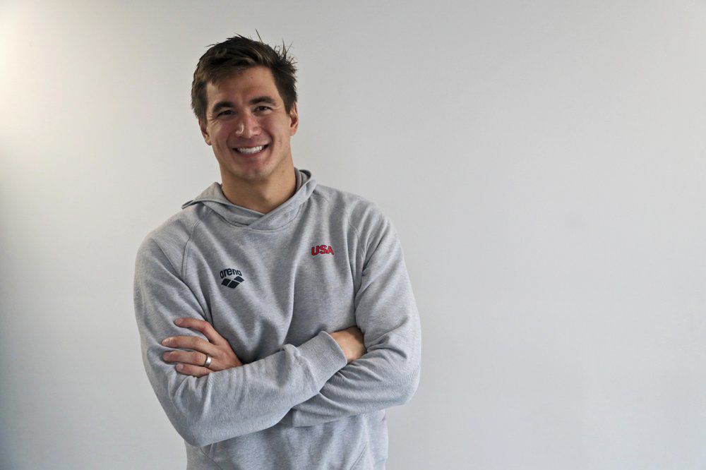 Nathan Adrian, luchador contra el cáncer, a piscina en Lima
